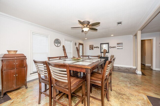 Building Photo - 3 Bedroom 2 Bath Back Bay Luxury Rental Home