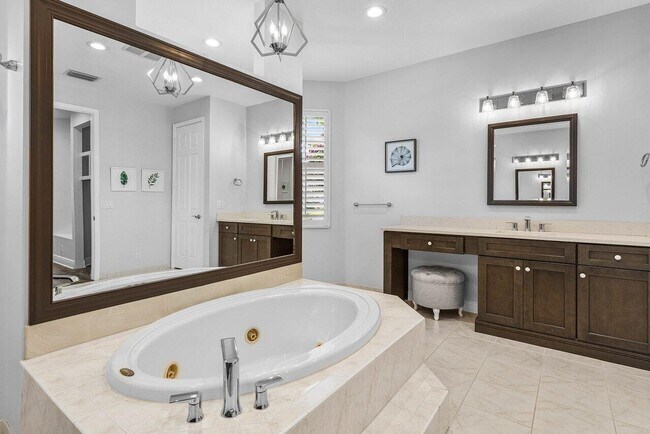 Building Photo - 4675 Manderly Dr
