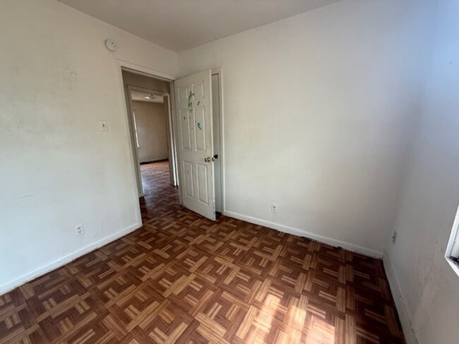 Building Photo - 5457 Questa Dr