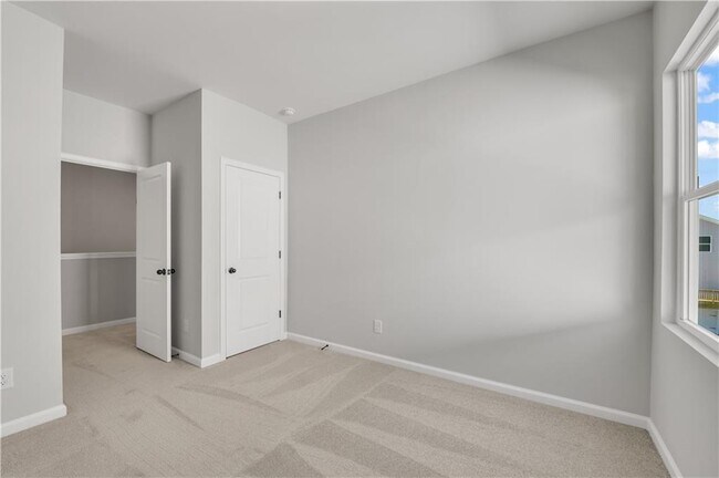 Building Photo - 660 Devon Aly