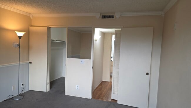 Building Photo - 5990 Dandridge Ln
