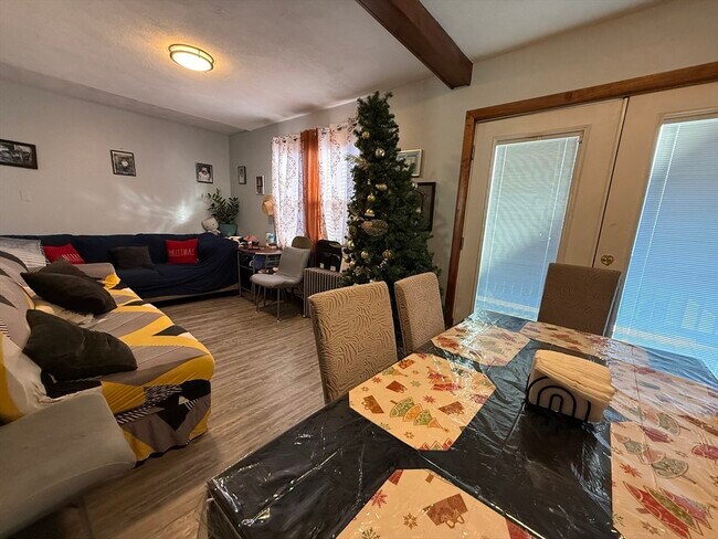 Building Photo - 11 Forrest St