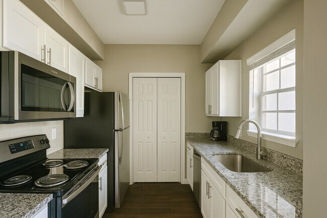 Building Photo - 6225 Saratoga Blvd