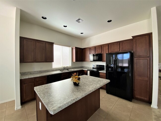 Building Photo - 6209 E Bower Ln
