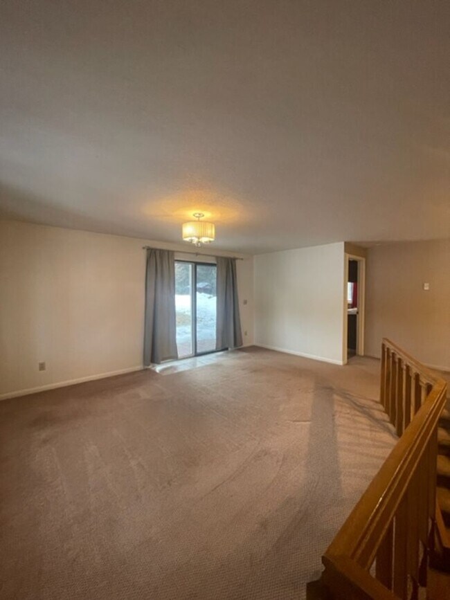 Building Photo - Long Term Rental on Lake Five!