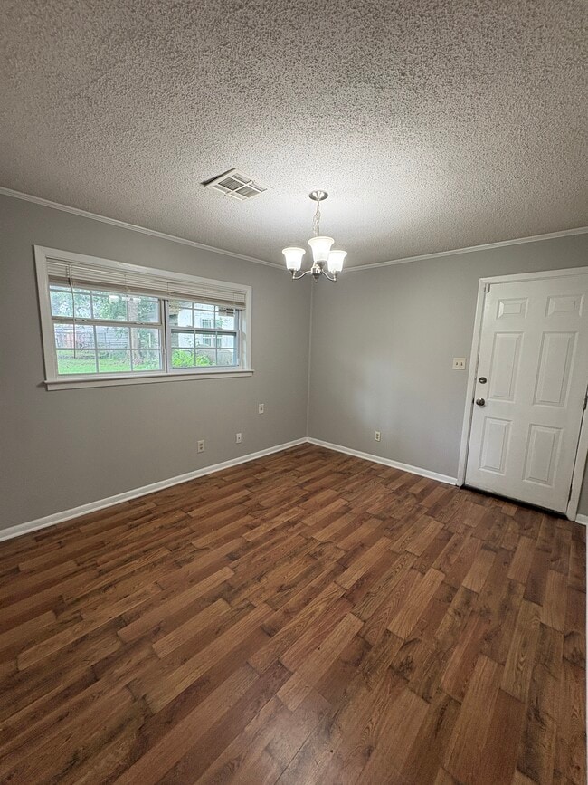 Building Photo - 233 Dyas Dr