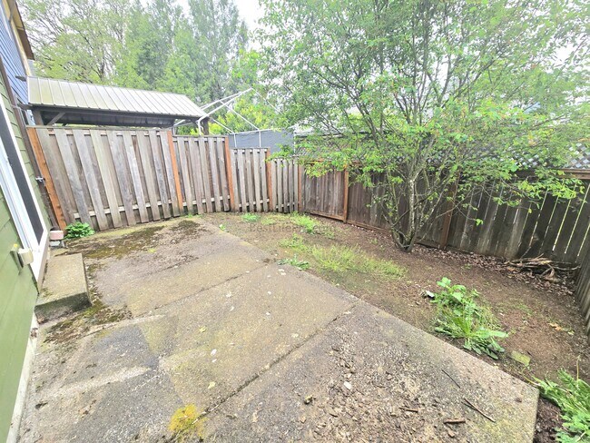 Building Photo - 17923 SW Niks Dr