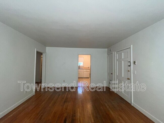 Building Photo - 507 Martine Rd