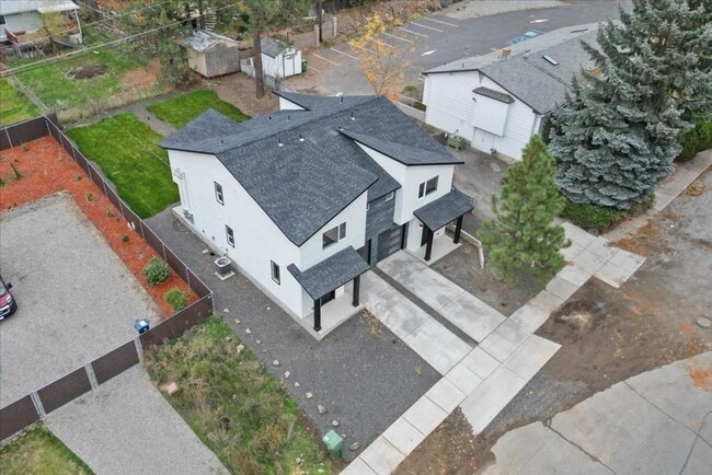 Building Photo - Modern Comfort Meets Urban Convenience – Brand New 3-Bedroom Townhome in Lower South Hill