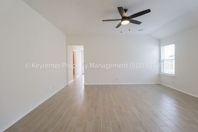 Building Photo - 3 Bed | 2 Bath in Owasso!