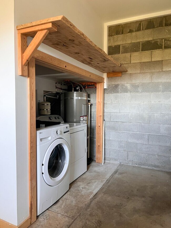 Building Photo - FURNISHED COUNTRY COTTAGE IN BROWNSVILLE