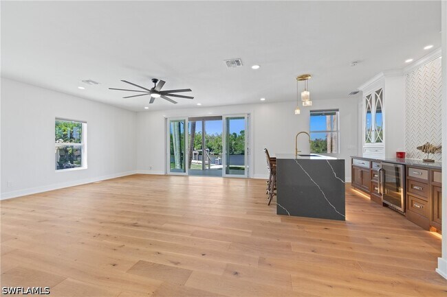 Building Photo - 1836 Harbor Ln