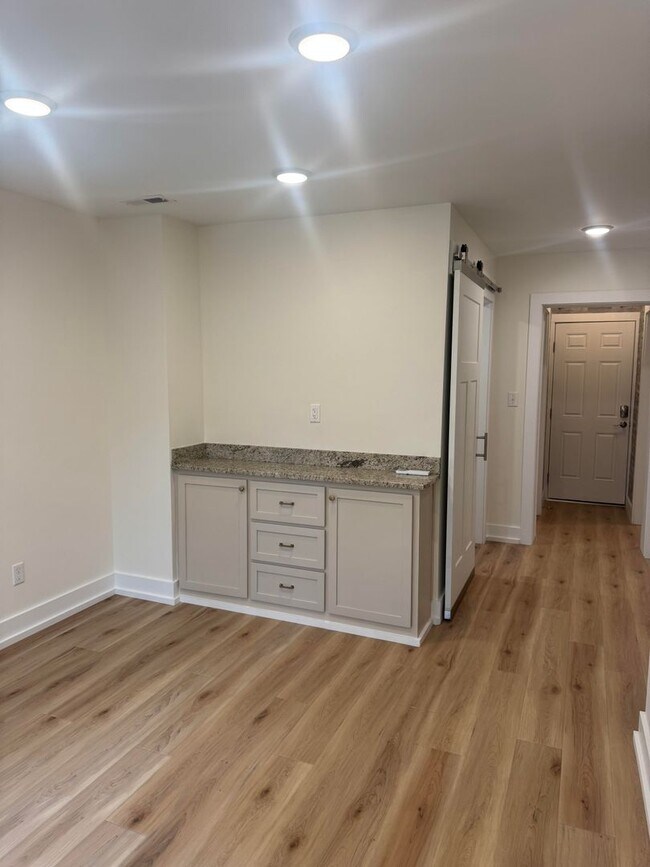 Building Photo - 2113 W Madison Ave