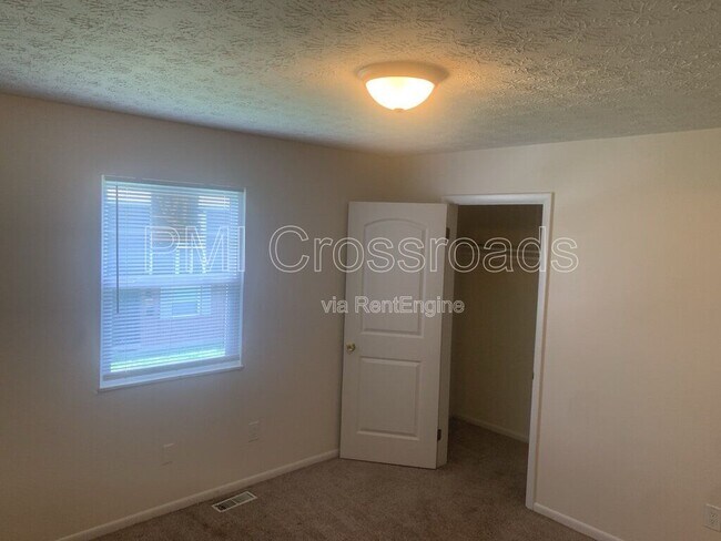 Building Photo - 3088 Howey Rd