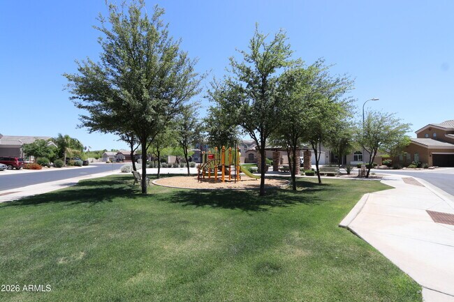 Building Photo - 852 E Rawhide Ct