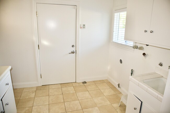 Building Photo - 26665 Whitehorn Dr
