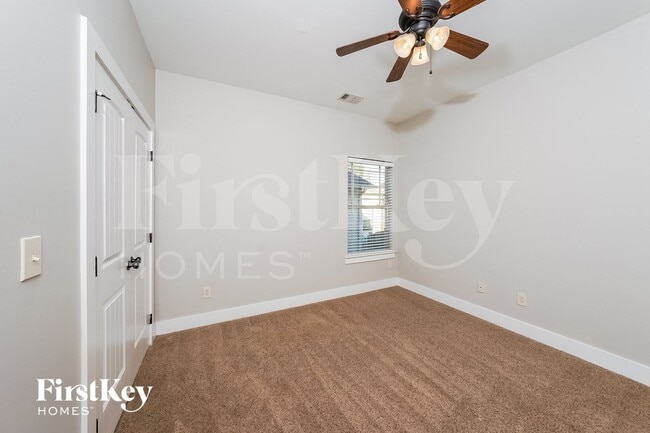 Building Photo - 2044 Highview Way