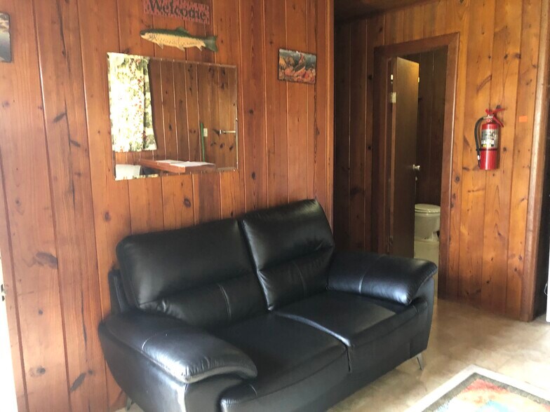 Open concept (comes unfurnished) - 2854 Tindel Camp Rd