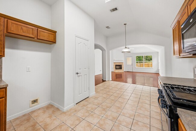 Building Photo - 4908 Summer Rain Dr