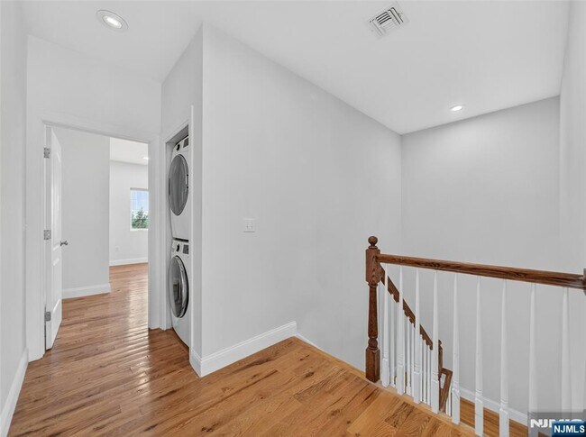 Building Photo - 524 Harrison Ave