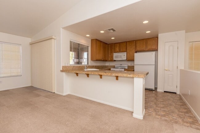 Building Photo - Available! 2 Bedroom Townhome inside Pacif...