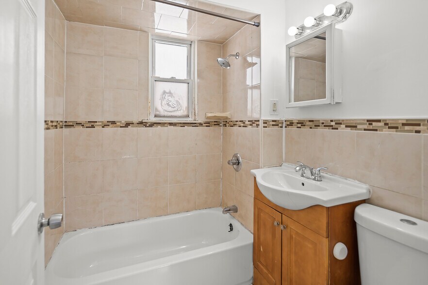 Building Photo - 79 Irving St