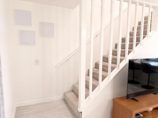 Building Photo - 5027 SW 16th Pl