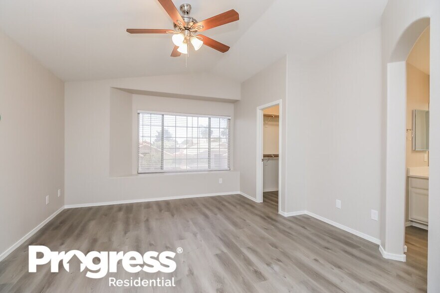 Building Photo - 1036 W Olive Ave