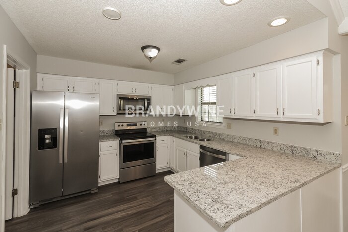 Building Photo - 5293 Shady Ridge Dr