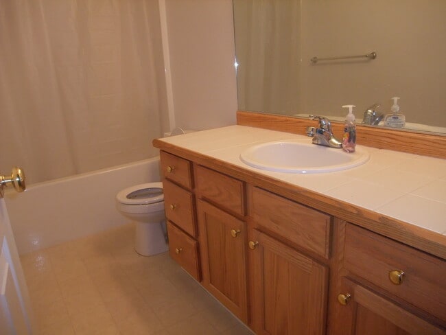 Building Photo - North Albany /  3 bed 2 Bath - Family Room...