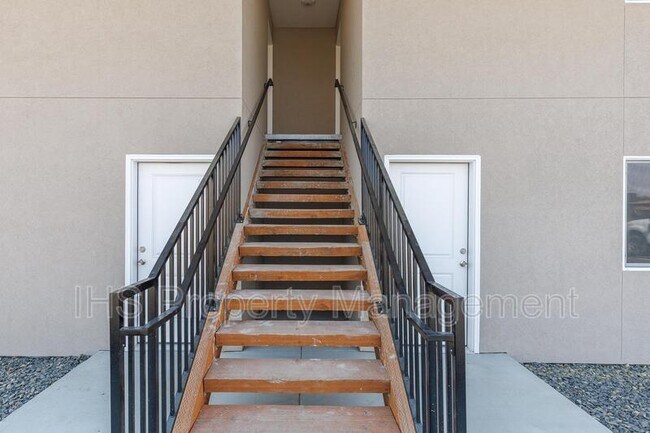 Building Photo - 485 S 38th Ave