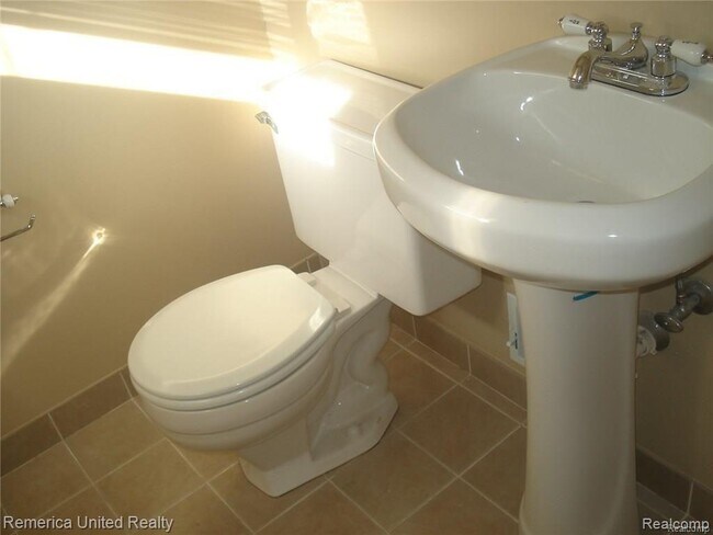 Building Photo - 37944 Lyndon St