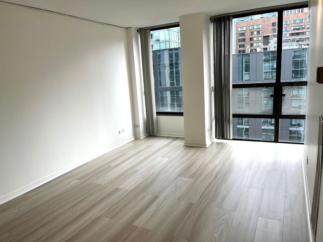 Building Photo - 230 E Ontario St