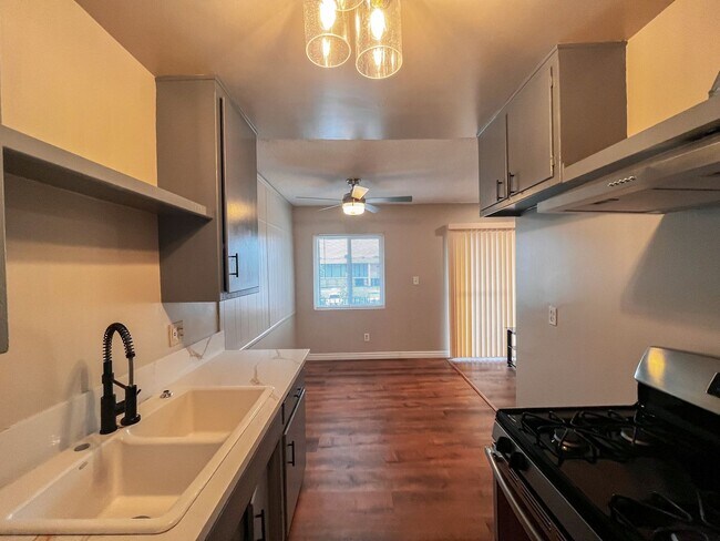 Interior Photo - 2617 W Rosecrans Ave