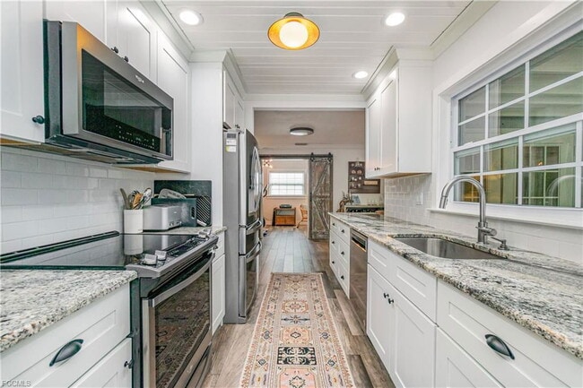 Building Photo - 1320 Lake Shore Dr