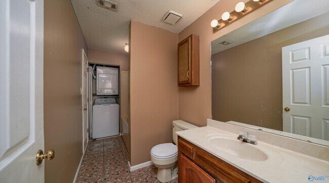 Building Photo - 124 Waters Edge Ln