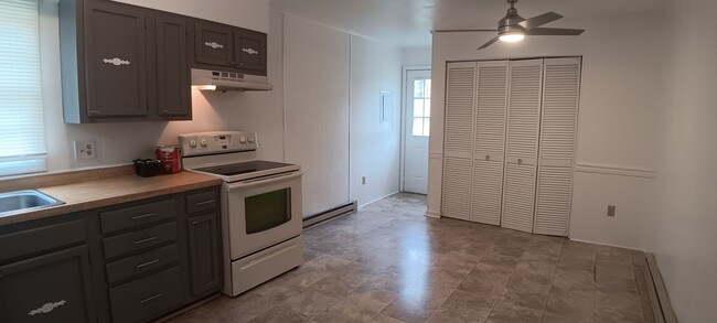 Building Photo - Christiansburg, 3 Bed / 1 Bath, Available ...
