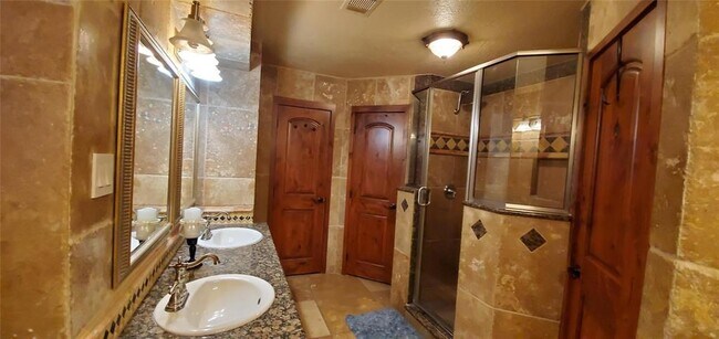 Building Photo - 4323 Colombia Dr