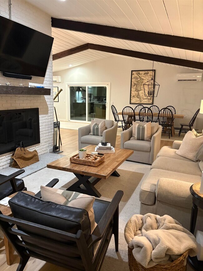 Building Photo - 121 Upper Bay Rd