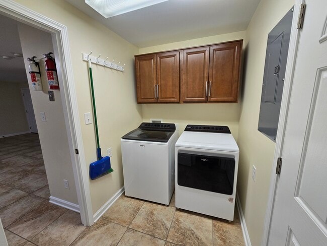 Building Photo - 107a Oakwood Dr