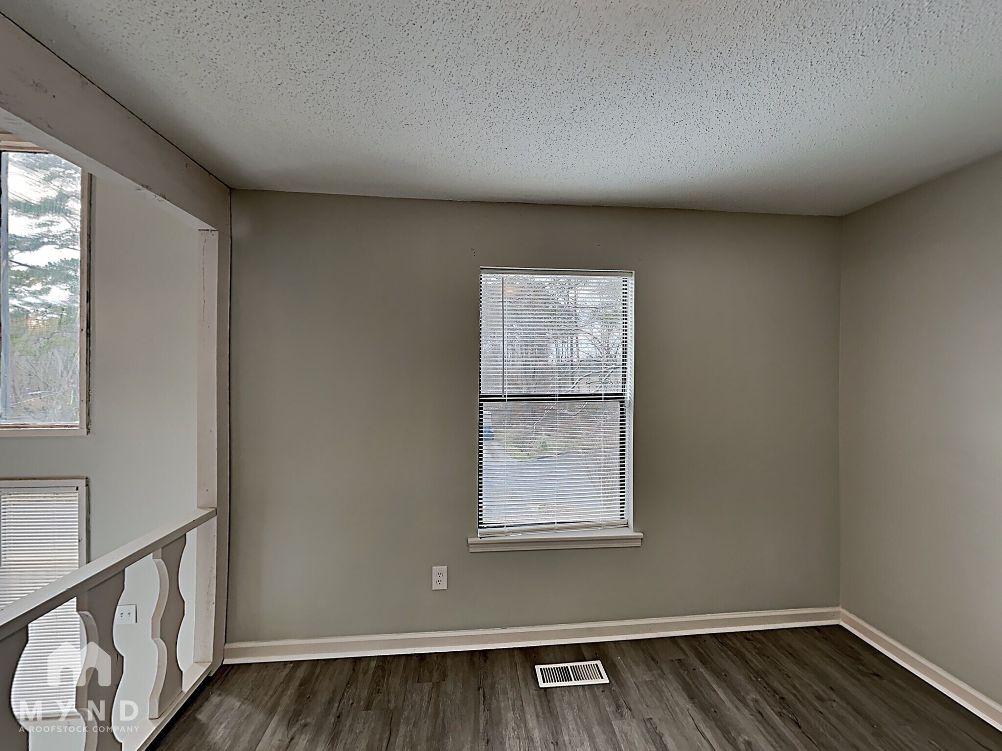 Building Photo - 9925 Miller Ave