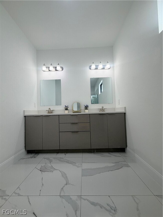 Building Photo - 3804 40th St SW