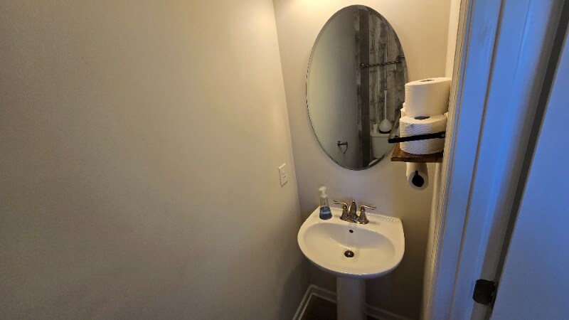 Building Photo - 2539 Grove Park Way