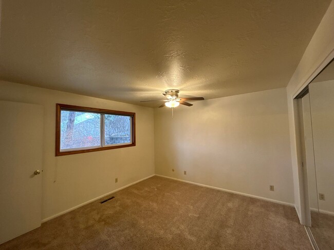 Building Photo - 3 Bedroom / 2 Bathroom in Bend's Orchard D...