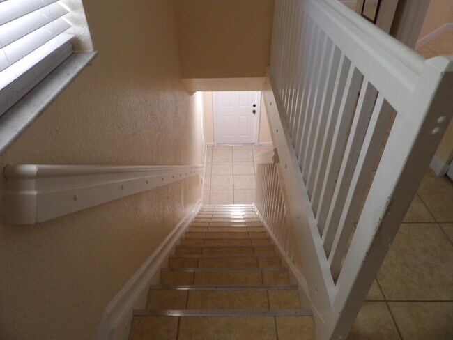 Building Photo - 996 Summit Lake Dr