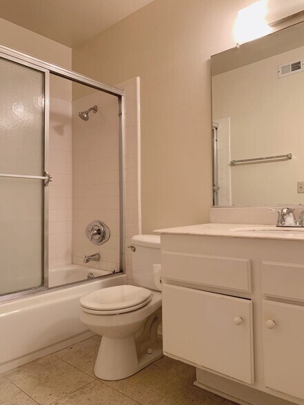 Building Photo - 2546 Cranberry Ln