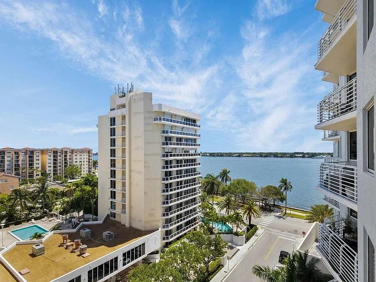 Building Photo - 1551 N Flagler Dr