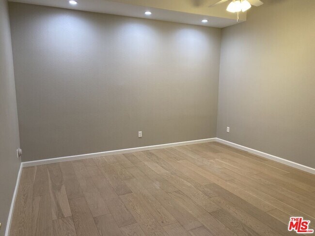 Building Photo - 732 Palisades Dr