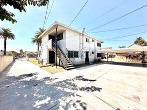 Building Photo - 3 Bedroom 1 Bath (Upstairs) with Laundry H...