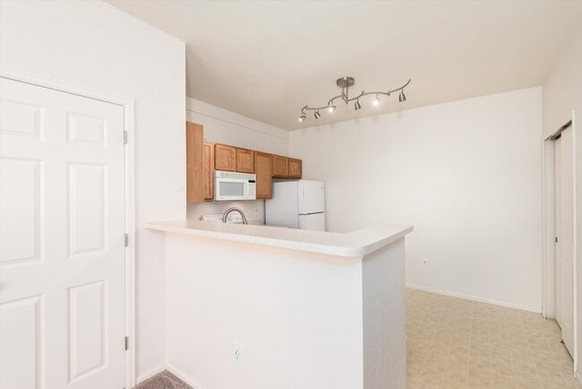 Building Photo - 905 S Zeno Way